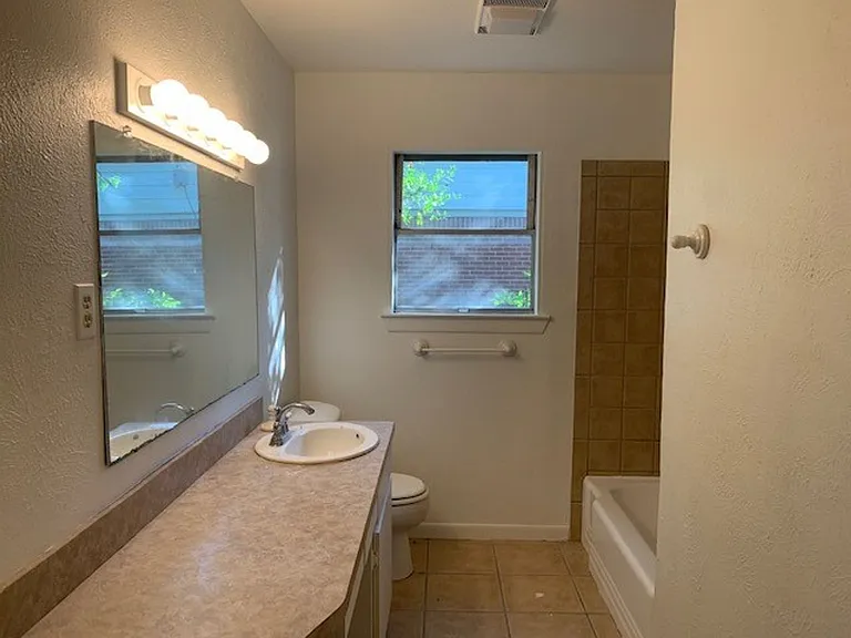2820 Southgate Dr — Photo 13