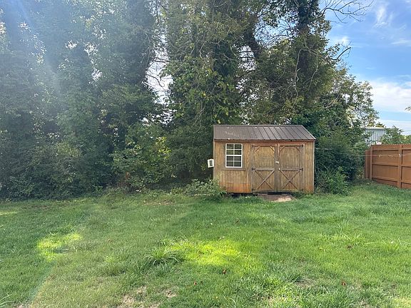 3rd image of 330 Williams Dr