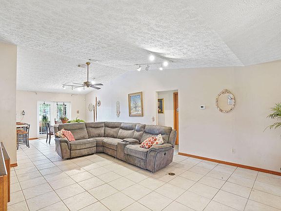 3rd image of 1672 SW Victor Lane