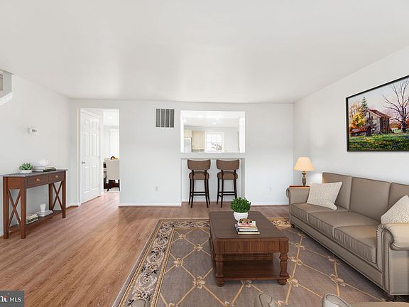 4th image of 16980 Monmouth Ct
