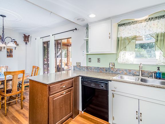 3rd image of 3085 Sharon Dr