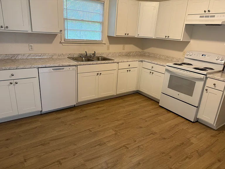 1601 Graham Dr — Photo 15