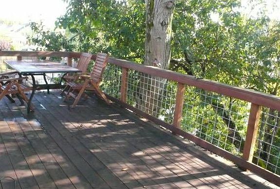 Large (200 sq. ft.) deck