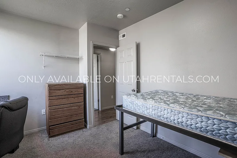 Building Photo - 843 E 620 N #L2-1