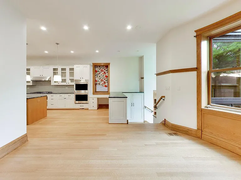 3752 N Wayne Ave — Photo 10