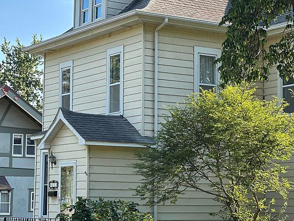 2nd image of 118 Lake Ave
