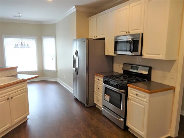 1296 Crown Ter — Photo 2