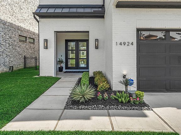 3rd image of 14924 Diamondhead Rd