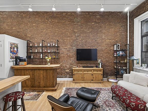 4th image of 74 Reade St APT 2ER