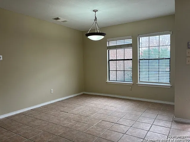 3 bed, 2.5 bath, 1698 sqft, $1,750 — Photo 3
