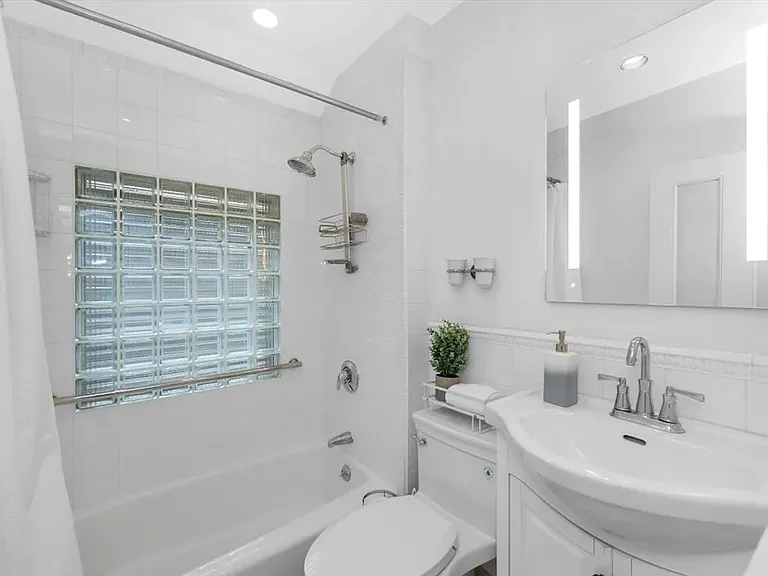284 Lake Ave — Photo 23