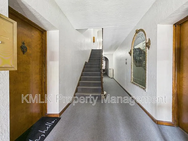 1352 Kenilworth Ave — Photo 5