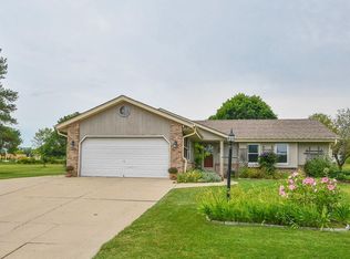 W154N7421 Stoneridge Ct, Menomonee Falls, WI 53051