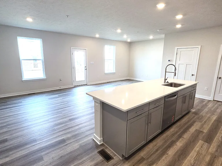 1008 Madisyn Ln — Photo 6