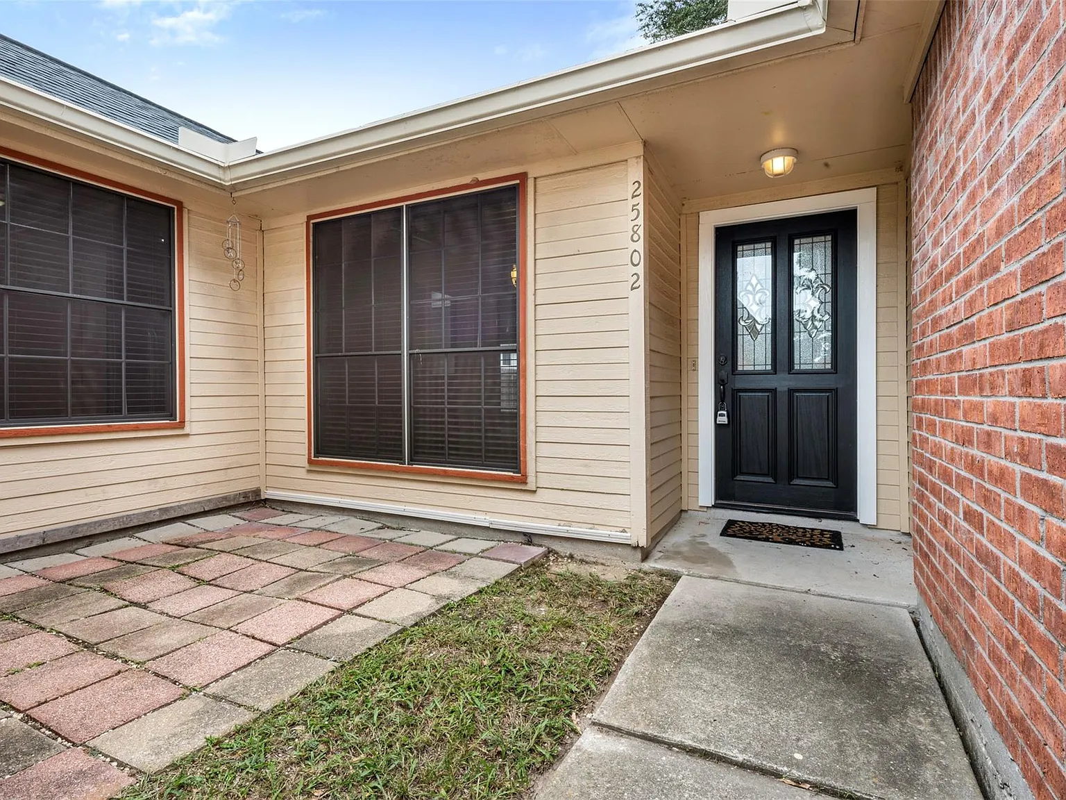 3 bed, 2.0 bath, 1893 sqft, $2,100 — Photo 3