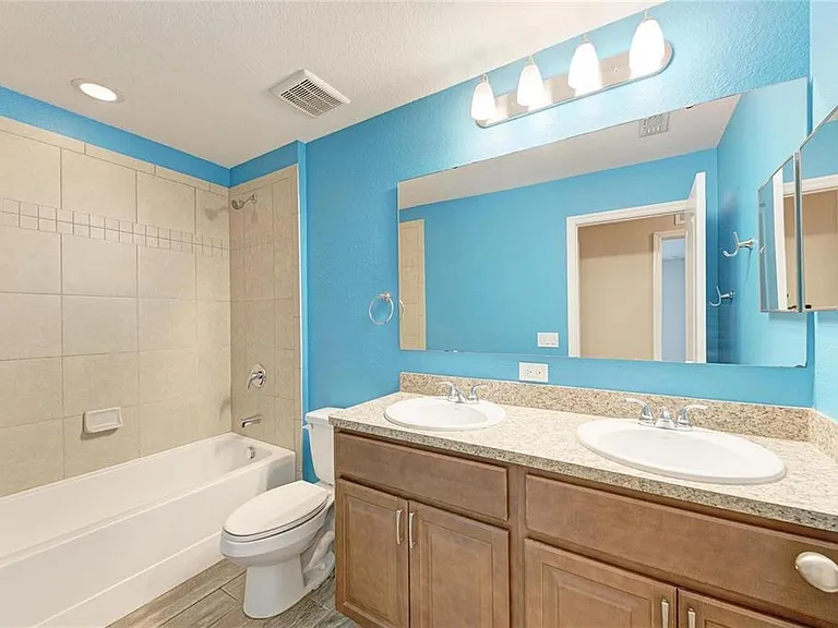 2084 La Palma Ave — Photo 24
