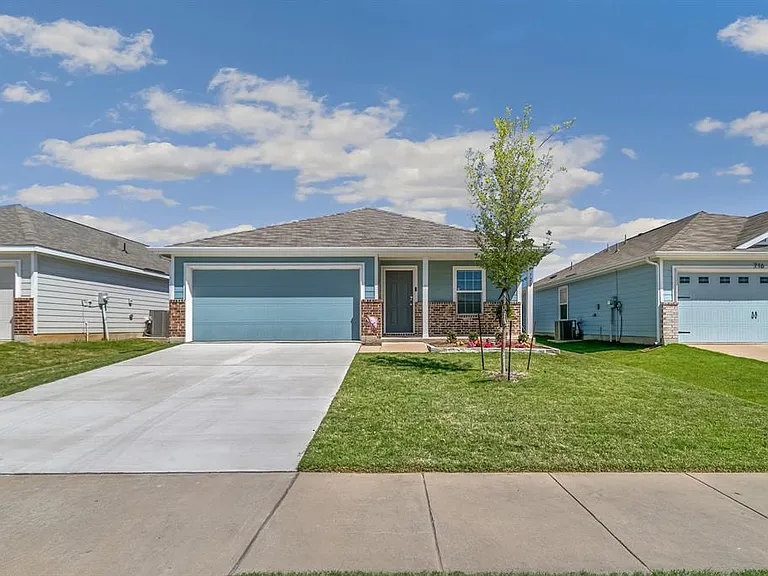 720 Autumnwood Way — Photo 2
