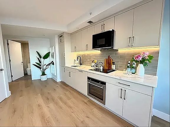 4th image of 5 Stuyvesant Pl #4I