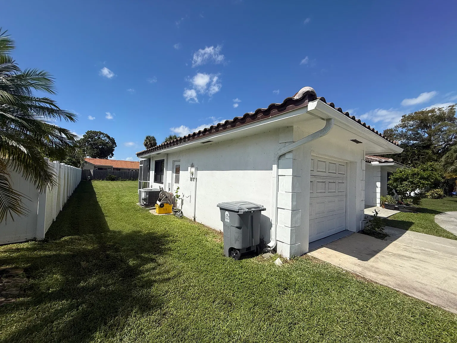 3 bed, 1184 sqft, $3,850 — Photo 2
