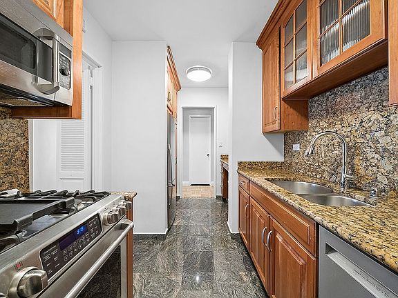 5th image of 303 E 57th St APT 11E