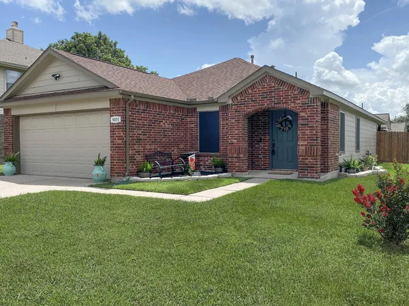 8031 Berkely Ct, Baytown, TX 77521