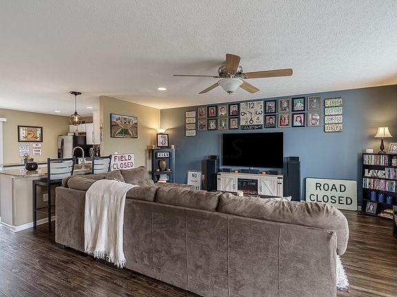 4th image of 5539 Rainbow Falls St