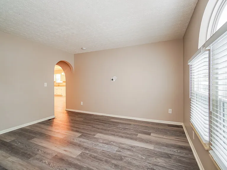 324 Harland Dr — Photo 16