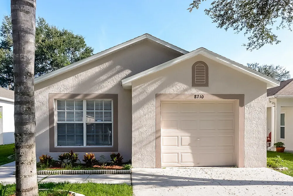 3 bed, 2.0 bath, 1277 sqft, $2,065 — Photo 1