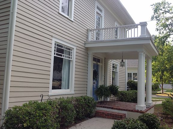 Trimmed in Bright Linen