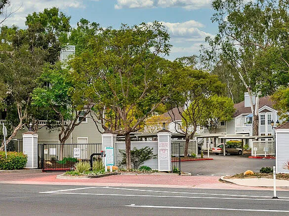 1 bed, 1.0 bath, 696 sqft, $3,100 — Photo 1