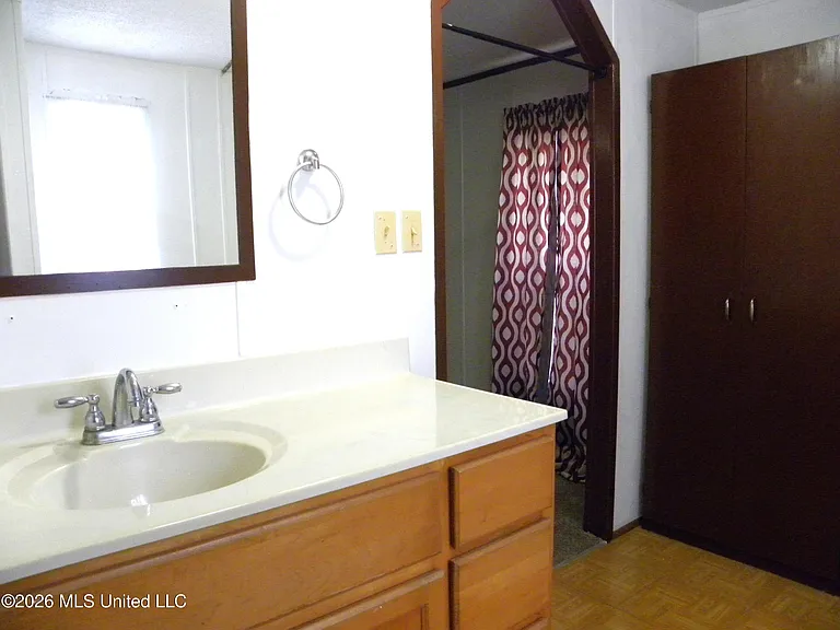 18265 Robin Oaks Dr — Photo 21