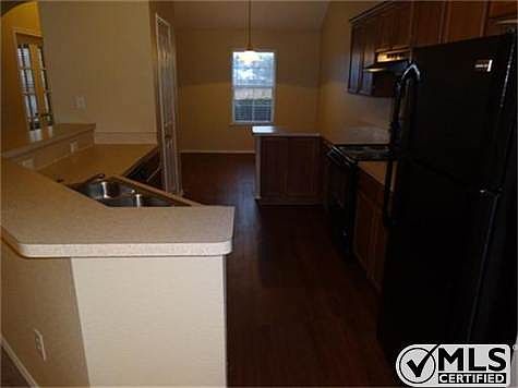 3rd image of 313 Woodridge Dr