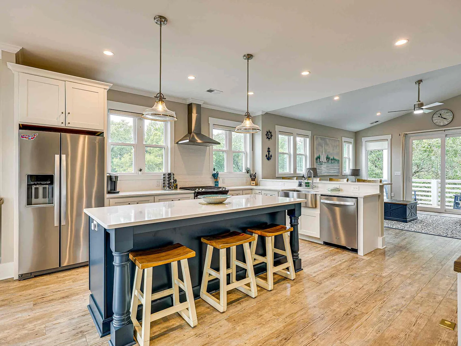 5 bed, 4.5 bath, 2436 sqft, $6,295 — Photo 2