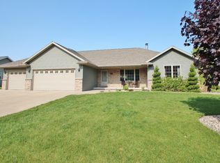 831 Canterbury Castle Ln, Green Bay, WI 54313