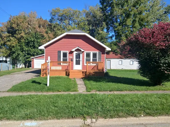 635 Spruce St, Mount Morris, MI 48458