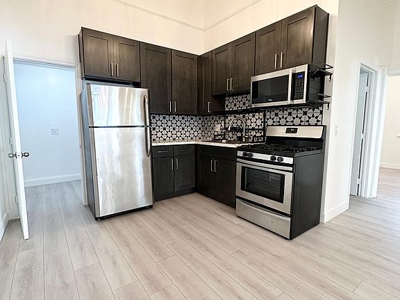 3rd image of 321 N Westlake Ave