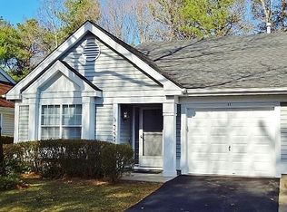 11 Glen Dr, Ridge, NY 11961