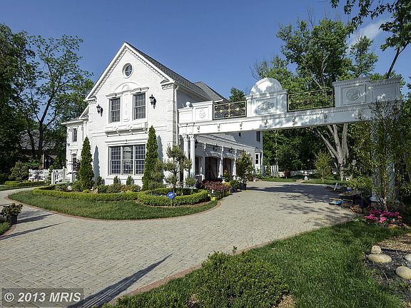 3rd image of 423 Seneca Rd