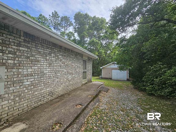 4th image of 2700 Pine Ridge Dr