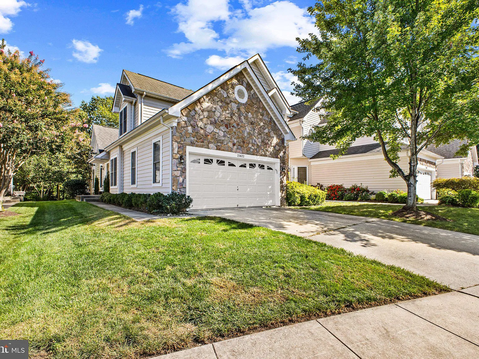 3 bed, 3.5 bath, 3613 sqft, $5,500 — Photo 2