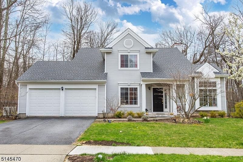 1st image of 10 Tanglewood Way