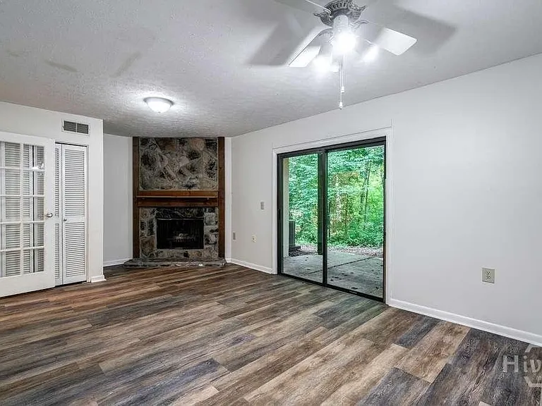 108 Fernbanks Ct — Photo 24
