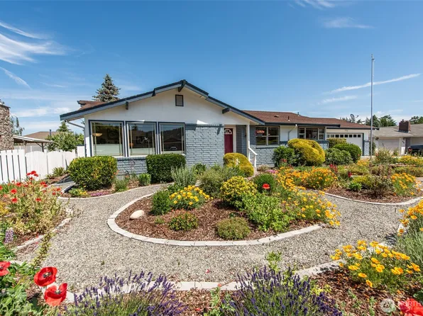 516 E Willow St, Sequim, WA 98382