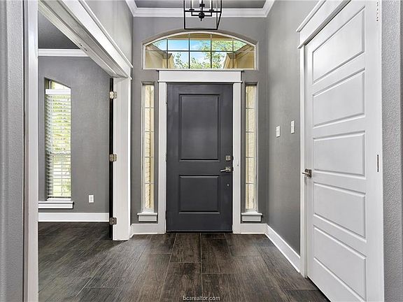 4th image of 734 Royal Adelade Dr
