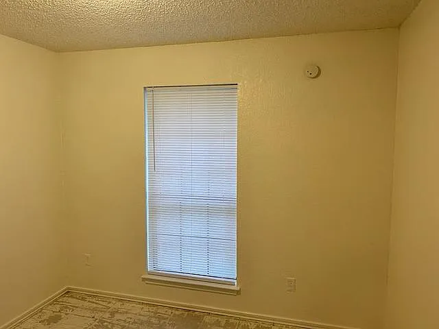 403 E Hogan Dr #- — Photo 5