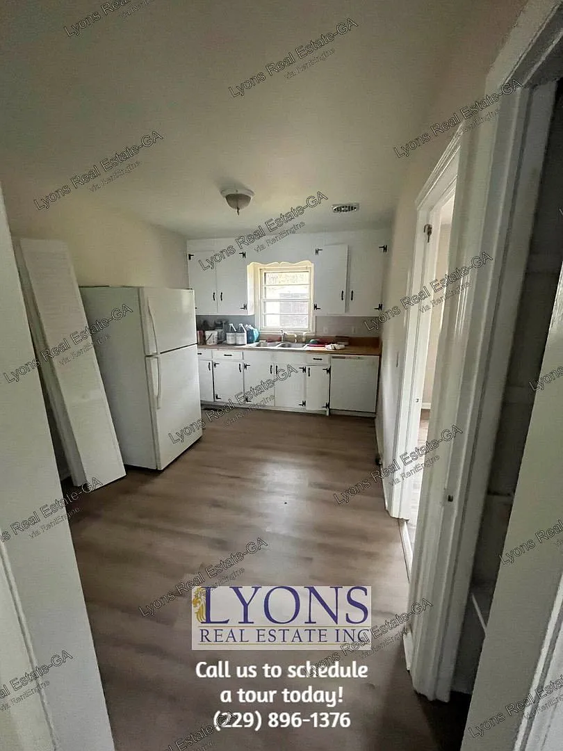 3 bed, 1.5 bath, $1,400 — Photo 3