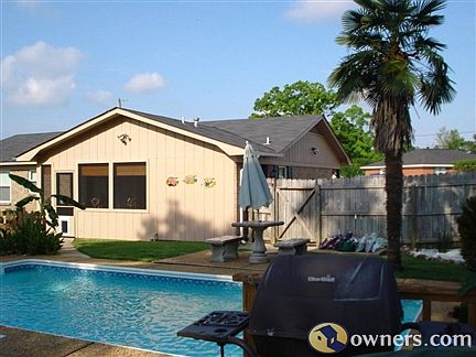 2nd image of 4554 Clarendon Dr
