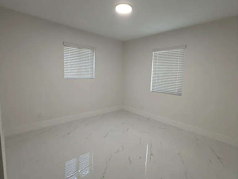8311 SW 27th Ter — Photo 7