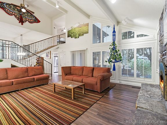 2nd image of 209 Walnut Cir