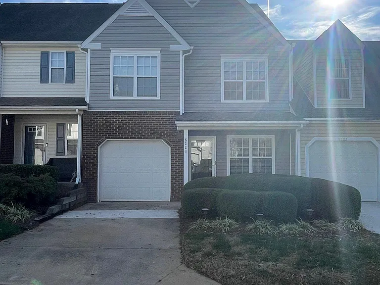 8223 Southgate Commons Dr — Photo 2